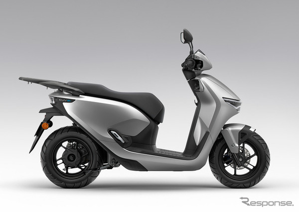 ホンダ CUV e:（プレミアムシルバーメタリック）