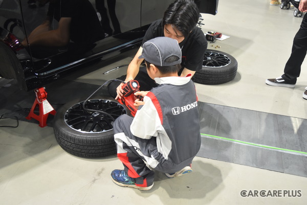 実車の塗装や重機の整備体験に子供たちも大興奮！「ジュニアメカニック2026 in 東北」が夢メッセ宮城で開幕
