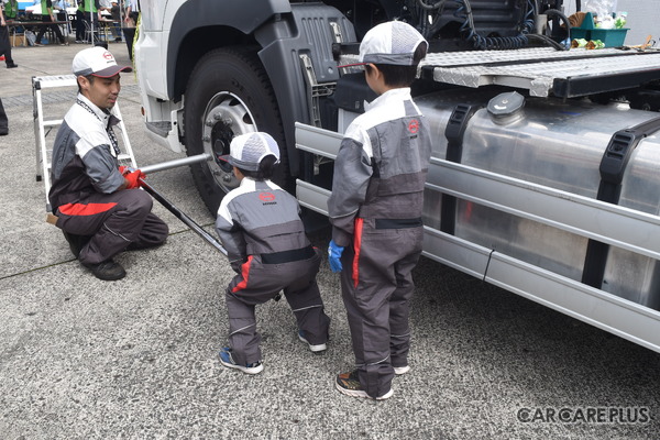 実車の塗装や重機の整備体験に子供たちも大興奮！「ジュニアメカニック2026 in 東北」が夢メッセ宮城で開幕
