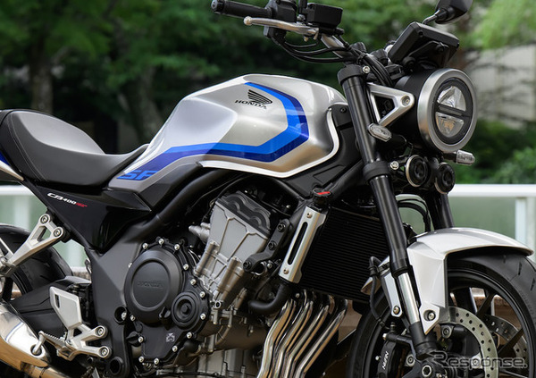 ホンダ CB400 SUPER FOUR E-Clutch（ウルフシルバーメタリック）