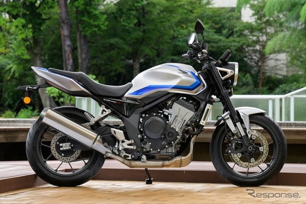 ホンダ CB400 SUPER FOUR E-Clutch（ウルフシルバーメタリック）
