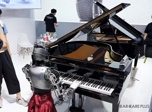 中国ヒト型ロボットの躍進に自動車アフターマーケットの課題解決のヒントを探る…【2026世界ロボット大会】現地取材レポート