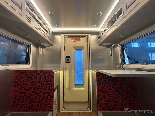 車内エントランス（試作・監修中のもの）