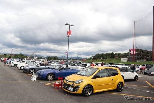 CARTUNE ALL USERS MEET…神戸三田プレミアムアウトレット駐車場