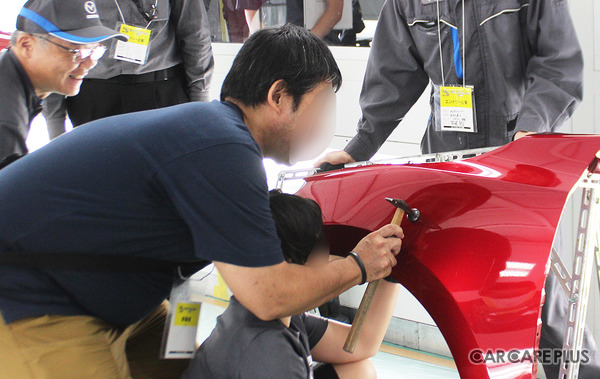 子どもたちが「当て板」で鈑金体験！ “本物”の道具や車両でチャレンジする姿にプロたちも熱視線…未来のクルマ社会を支える人材育成と、現場のプロの誇りを伝える二日間【ジュニアメカニック2026＠福岡】