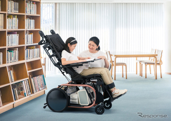 医療的ケア児/者向けのティルト・リクライニング付きモジュラー型車いす「Haluto」