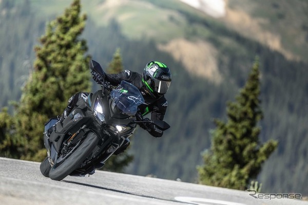 カワサキ Ninja 1100SX（メタリックカーボングレー×メタリックディアブロブラック）