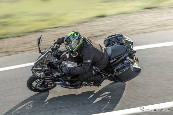 カワサキ Ninja 1100SX（メタリックカーボングレー×メタリックディアブロブラック）