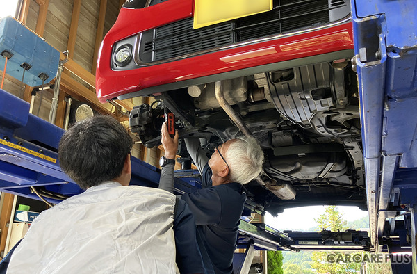 長野・飯田の中学2年生が、フレーム修正から溶接・塗装まで本格体験…「車社会を支える」仕事の尊さを知る