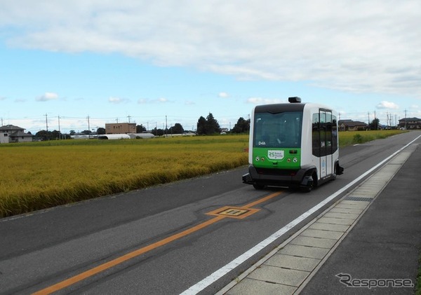 道の駅「にしかた」周辺は、田んぼが広がり、直線と交差点で構成されたルートを走る。