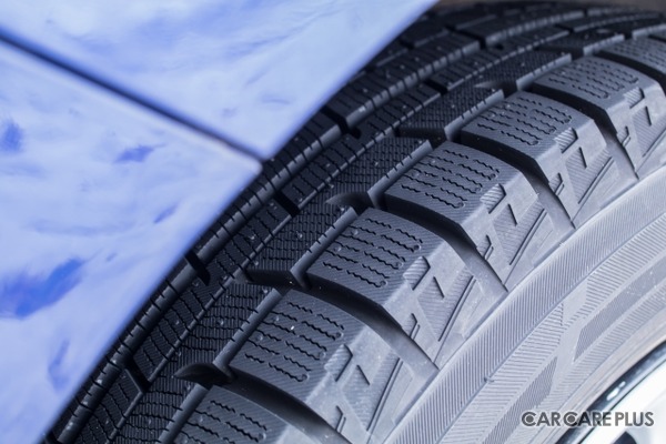 冬用タイヤの代名詞とも言えるスタッドレスタイヤ。