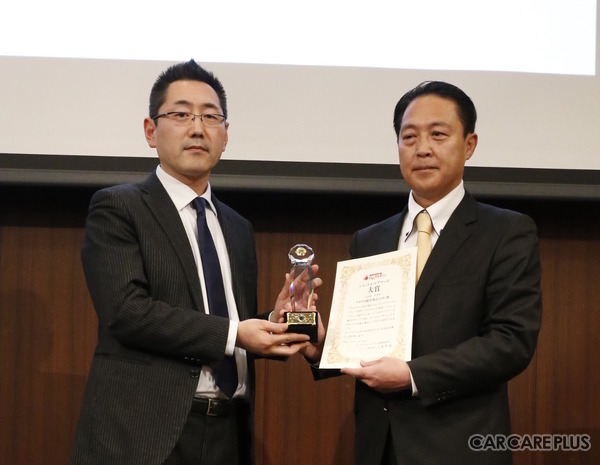 「第1回 いいクルマアワード」大賞の表彰式に出席した、トヨタ自動車広報部メディアリレーション室商品・技術広報グループ長の西川秀之氏