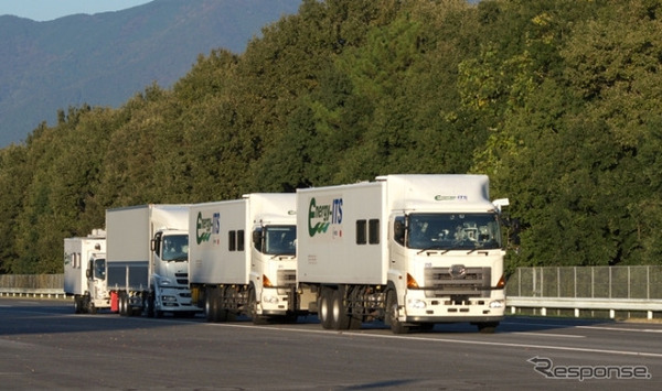 トラック隊列走行の実証風景（新エネルギー・産業技術総合開発機構（NEDO）/エネルギーITS推進事業/2012年度）