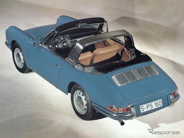 901型・911 2.0タルガ（1967年）。初期のタルガは、ルーフ後半とリアウインドウはソフトトップだ。ロールバーはステンレス製。
