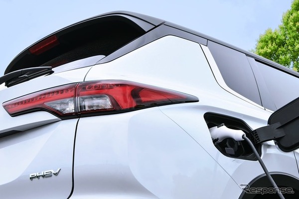 三菱自動車は新型『アウトランダー』のPHEVモデルを今冬に発売する予定