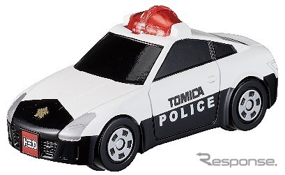 パトロールカー（赤色灯が回転）　(c) TOMY