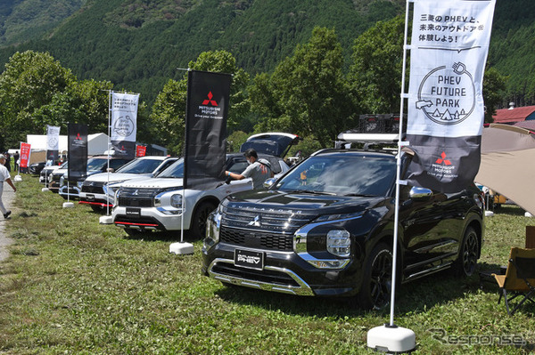 三菱の電動車展示コーナー。コンセプトカーも並んだ