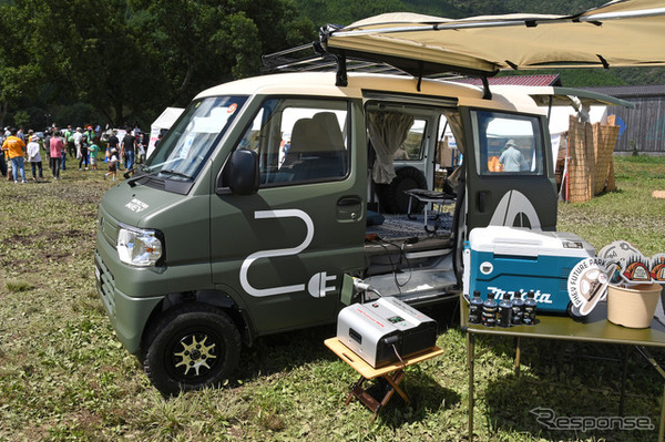 三菱の電動車展示コーナー。コンセプトカーも並んだ