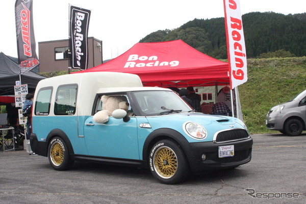 会場に集まった個性的なMINI