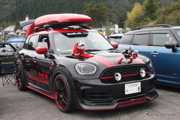 会場に集まった個性的なMINI