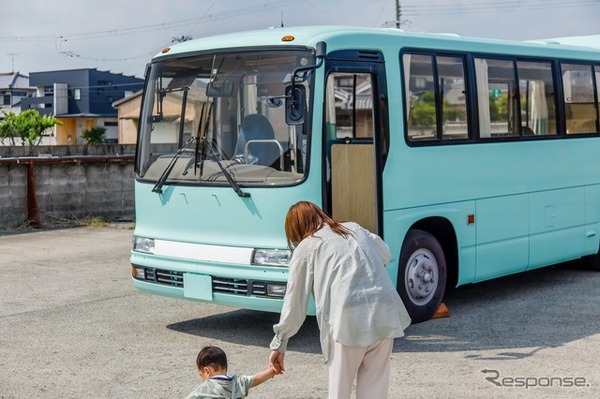 移動型託児バス cam ＋bus（キャンバス）