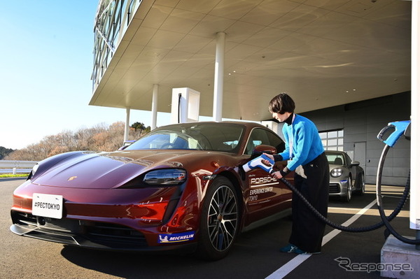 ポルシェのEV タイカン。特別に充電体験をさせてもらった