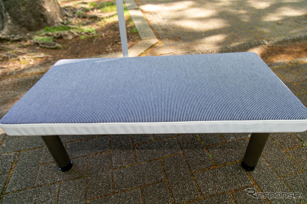 木製インテリアとデニムのシートカバーの調和が美しい『ハイエース』カスタム…アウトドアデイジャパン東京2023