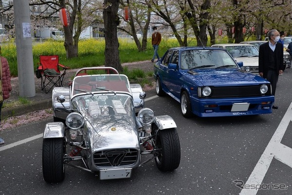 桜吹雪と名車の饗宴…オールドカーミーティングin清久さくらまつり