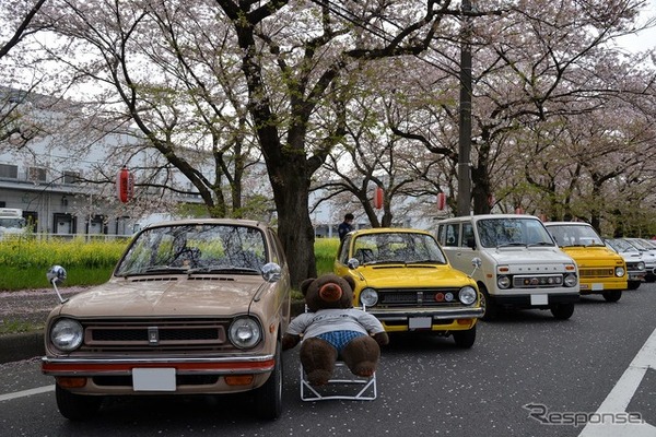 桜吹雪と名車の饗宴…オールドカーミーティングin清久さくらまつり