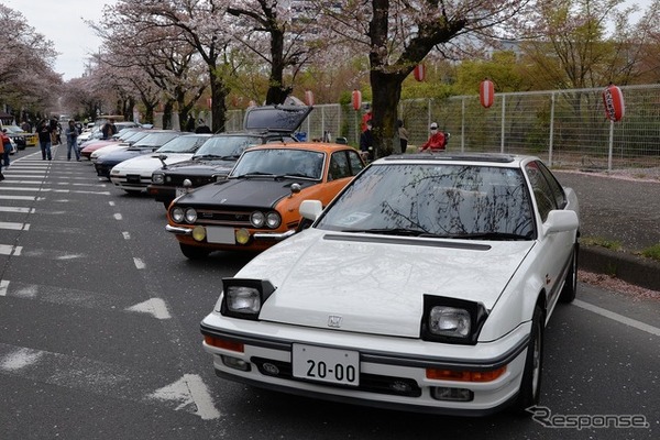 桜吹雪と名車の饗宴…オールドカーミーティングin清久さくらまつり