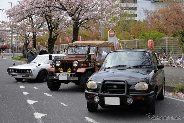 桜吹雪と名車の饗宴…オールドカーミーティングin清久さくらまつり