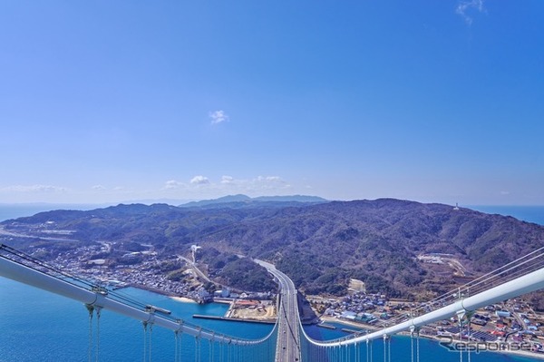 明石海峡大橋淡路島側主塔塔頂より淡路島方面を望む