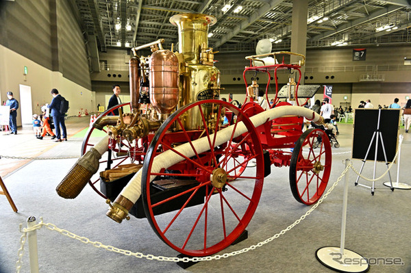 馬引き蒸気ポンプ（1860年製。東京国際消防防災展2023）