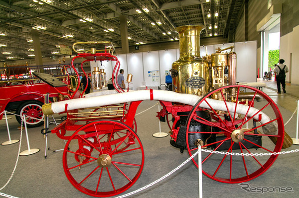 働くクルマの先輩たち！ 100年以上も昔のクラシックな消防車がズラリ…東京国際消防防災展2023