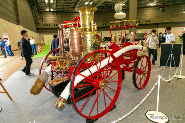 働くクルマの先輩たち！ 100年以上も昔のクラシックな消防車がズラリ…東京国際消防防災展2023