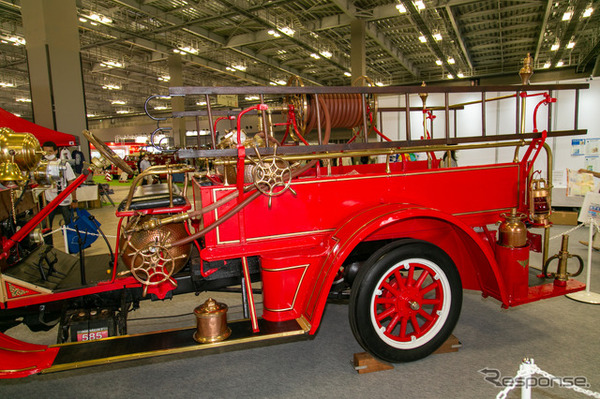 働くクルマの先輩たち！ 100年以上も昔のクラシックな消防車がズラリ…東京国際消防防災展2023