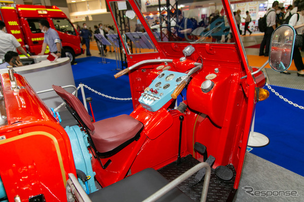 働くクルマの先輩たち！ 100年以上も昔のクラシックな消防車がズラリ…東京国際消防防災展2023