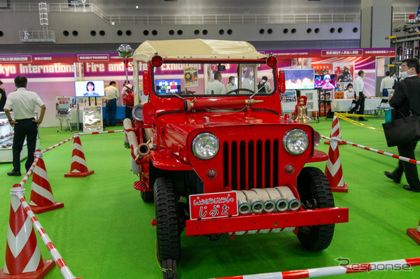 働くクルマの先輩たち！ 100年以上も昔のクラシックな消防車がズラリ…東京国際消防防災展2023