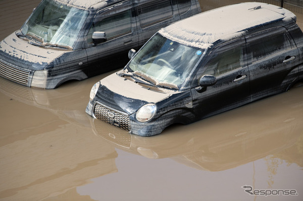 水没した車