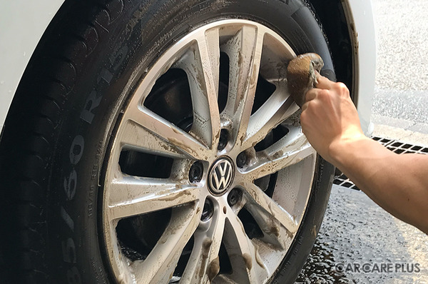 ホイール汚れ洗浄に『Adam’s Wheel & Tire Cleaner』を使ってみた…編集部レビュー