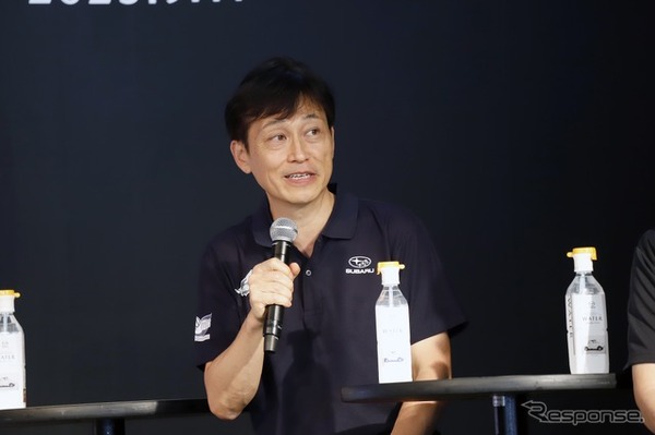 スーパー耐久レースにおいてスバルの監督を務める本井雅人氏（スバル研究実験センター長）