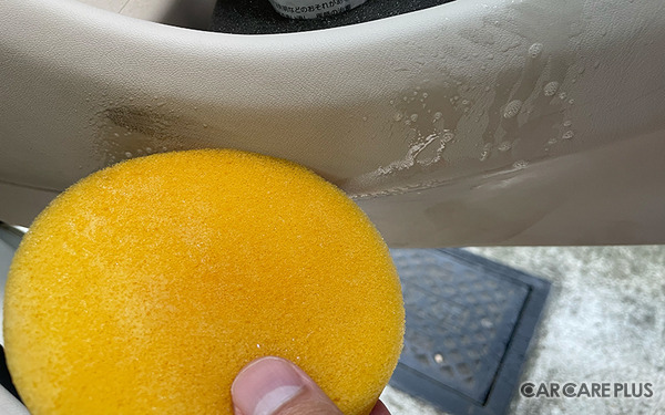 ボディ汚れや線キズ、レザーシートのデニム色移りへの効果は？　オートグリムの定番品を使ってみた…編集部レビュー