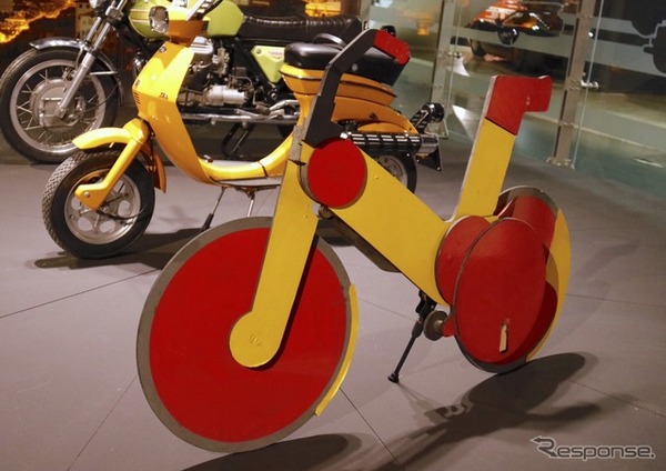 折り畳み自転車のための研究。2019年、トリノ自動車博物館企画展で