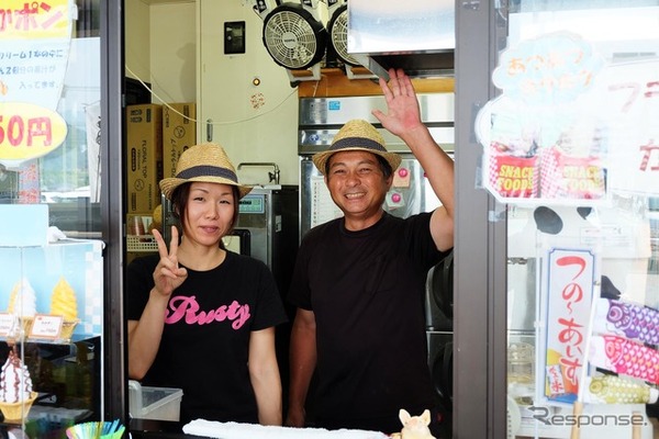 ソフトクリームショップ「いやしんごろ にんぎり飯屋」。濃厚果汁ソフトクリームが売り。