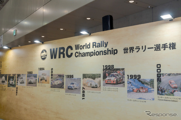 三菱自動車工業のブースの壁にはWRCに参戦した車の写真がズラリと並んでいた。