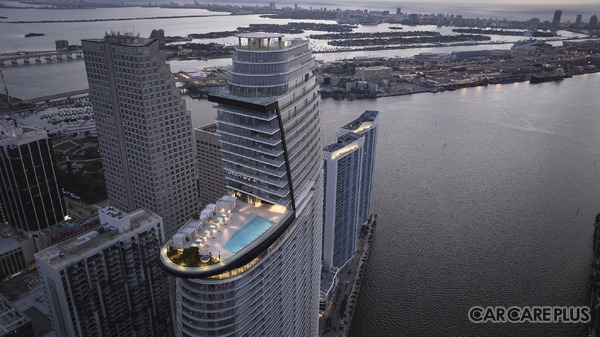 豪華！ アストンマーティンの66階建てタワマンが完成