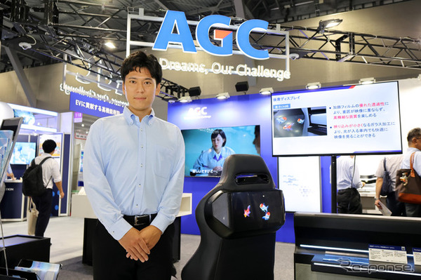 ＡＧＣの「車載ディスプレイ用加飾カバーガラス」とＡＧＣ オートモーティブカンパニー モビリティ事業本部 車載ガラス事業部 技術統括部 新商品開発グループの藤江陽平氏