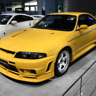 R33スカイラインGT-Rをベースに99台の限定生産が行われたNISMO400R。2.8リットルエンジンは400馬力を発生する。