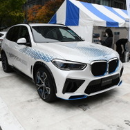 BMW i5ハイドロジェン／（行幸通り会場