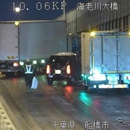 冬用タイヤやチェーン未装着車両によるスリップ事故（例）